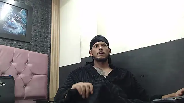 Chris Dick23 online show from 10-21-25, 04:02