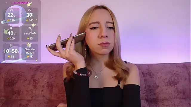 Miiaa doll online show from 11-25-25, 02:44