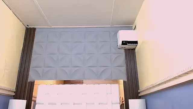 Nicole Ramires online show from 10-23-25, 04:28