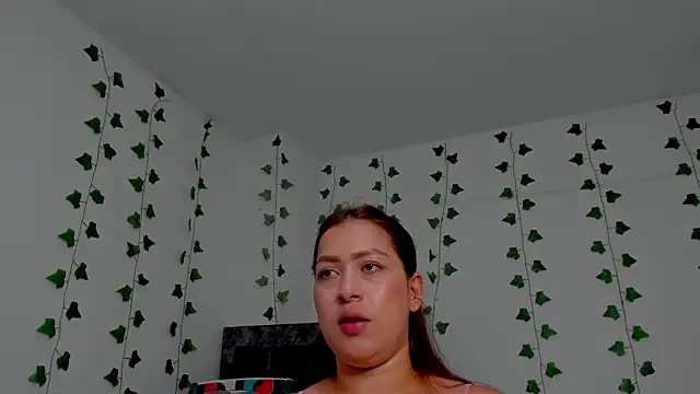 Miaa Garcia online show from 10-22-25, 09:03