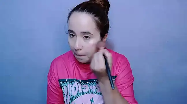 Snapshot of SubLayla01 chatting on 01-13-25, 05:12 SubLayla01 online show from 01-13-25, 05:12