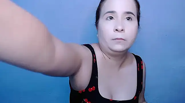 Snapshot of SubLayla01 chatting on 01-18-25, 06:21 SubLayla01 online show from 01-18-25, 06:21