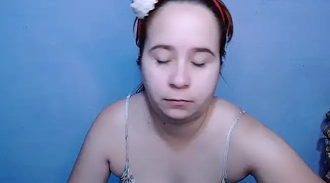 Snapshot of SubLayla01 chatting on 02-17-25, 11:44 SubLayla01 online show from 02-17-25, 11:44