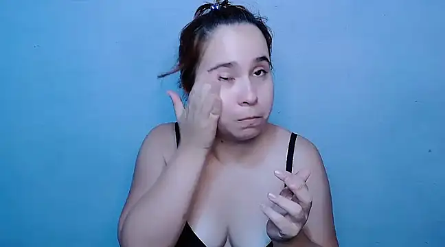 Snapshot of SubLayla01 chatting on 03-05-25, 05:50 SubLayla01 online show from 03-05-25, 05:50