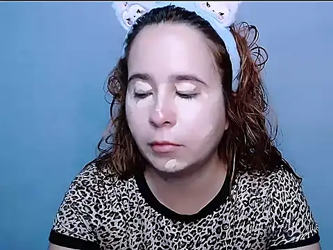 Snapshot of SubLayla01 chatting on 09-22-25, 06:21 SubLayla01 online show from 09-22-25, 06:21