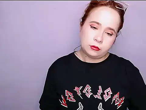 Snapshot of SubLayla01 chatting on 10-22-25, 04:40 SubLayla01 online show from 10-22-25, 04:40