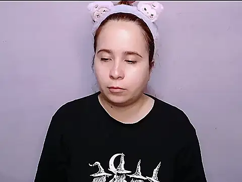 Snapshot of SubLayla01 chatting on 10-24-25, 05:09 SubLayla01 online show from 10-24-25, 05:09