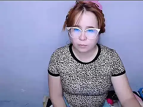 Snapshot of SubLayla01 chatting on 11-11-25, 05:57 SubLayla01 online show from 11-11-25, 05:57