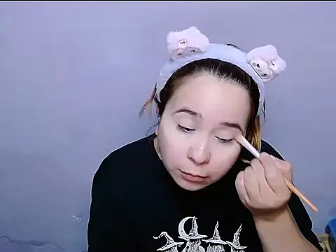 Snapshot of SubLayla01 chatting on 11-13-25, 05:34 SubLayla01 online show from 11-13-25, 05:34