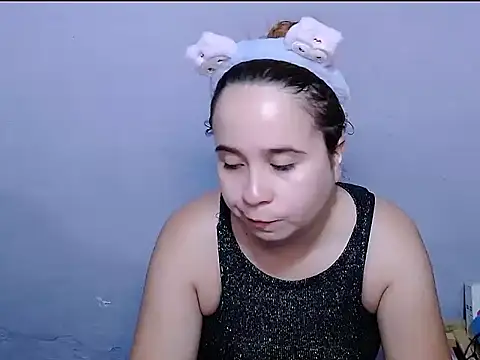 Snapshot of SubLayla01 chatting on 11-19-25, 05:57 SubLayla01 online show from 11-19-25, 05:57