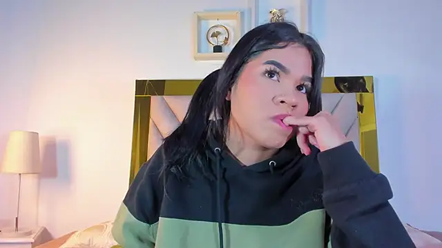 nicole grace0 online show from 10-10-25, 12:04