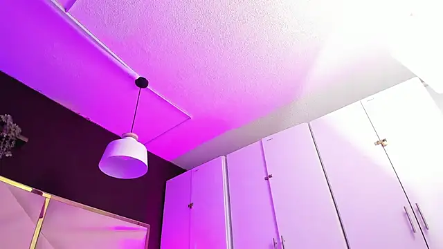 April bowie online show from 11-22-25, 11:20