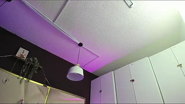 April bowie online show from 12-15-25, 11:36