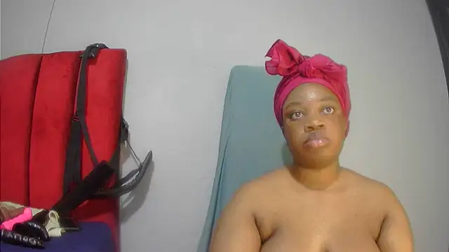 Snapshot of assqueenxx chatting on 02-08-26, 04:05 assqueenxx online show from 02-08-26, 04:05