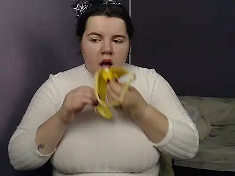 Snapshot of so_shy chatting on 10-24-25, 06:32 so shy online show from 10-24-25, 06:32