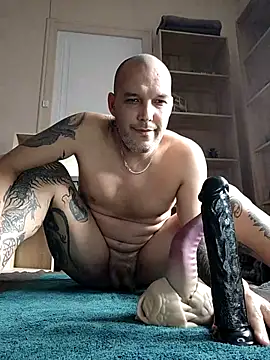 Snapshot of Psykoanal@xh chatting on 11-02-25, 01:24 Psykoanalxh online show from 11-02-25, 01:24