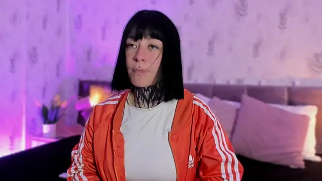 Snapshot of Scolw chatting on 11-20-25, 08:19 Scolw online show from 11-20-25, 08:19