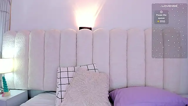 Snapshot of Mia_rom11 chatting on 02-21-25, 03:43 Mia rom11 online show from 02-21-25, 03:43