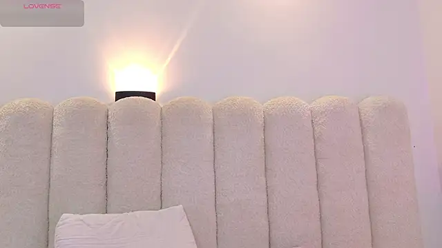 Snapshot of Mia_rom11 chatting on 11-15-25, 12:02 Mia rom11 online show from 11-15-25, 12:02