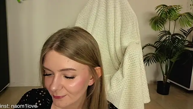 Naomi Girly online show from 11-19-25, 04:07