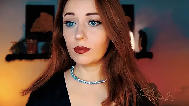 MissBeverlyMills online show from 11-28-25, 04:15