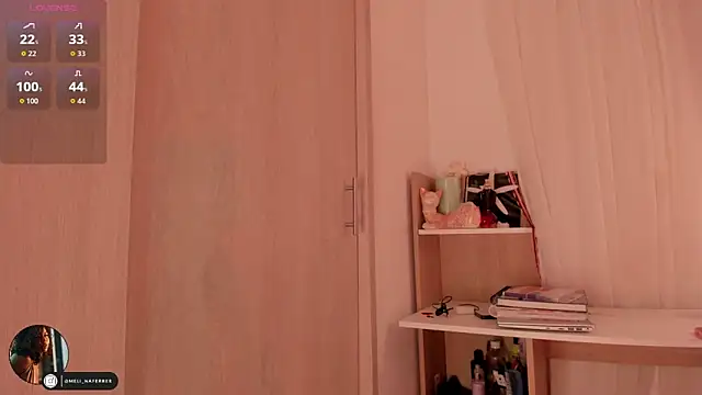 Snapshot of Melina_Ferrer1 chatting on 02-15-26, 04:47 Melina Ferrer1 online show from 02-15-26, 04:47