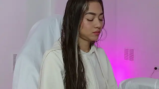 Snapshot of hantonella_ chatting on 12-20-25, 03:30 hantonella online show from 12-20-25, 03:30