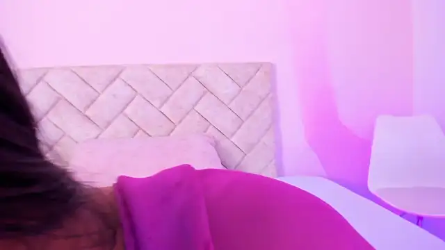 krishaa  online show from 03-18-25, 04:04