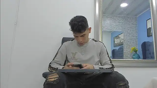 andrew rose  online show from 10-09-25, 03:59