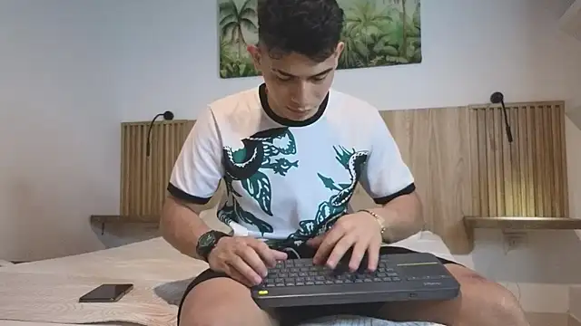 andrew rose  online show from 10-20-25, 10:32