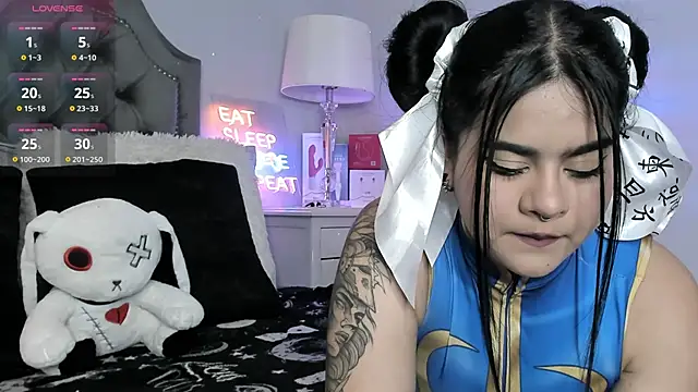 Snapshot of atena_hill chatting on 10-21-25, 07:14 atena hill online show from 10-21-25, 07:14