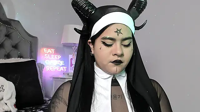 Snapshot of atena_hill chatting on 10-25-25, 07:41 atena hill online show from 10-25-25, 07:41