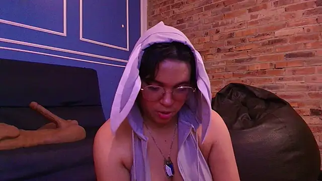 Snapshot of Emmapark_ chatting on 11-19-25, 06:41 Emmapark online show from 11-19-25, 06:41