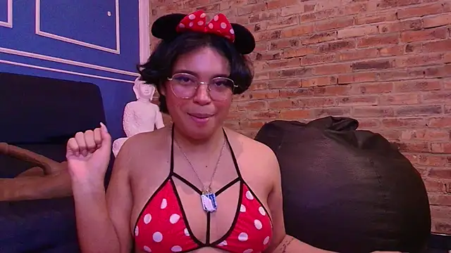 Snapshot of Emmapark_ chatting on 11-28-25, 07:05 Emmapark online show from 11-28-25, 07:05