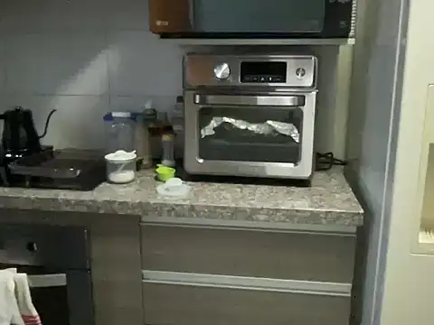 littlelatinhunter online show from 12-23-25, 11:08