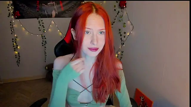 Snapshot of FruttiTatti chatting on 12-05-25, 06:26 FruttiTatti online show from 12-05-25, 06:26