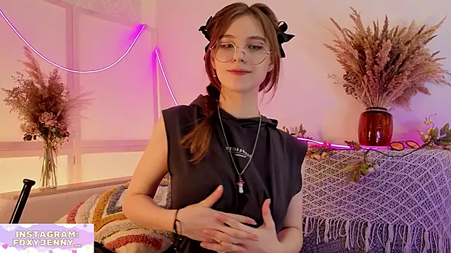 Snapshot of JennyDilly chatting on 11-30-25, 08:35 JennyDilly online show from 11-30-25, 08:35