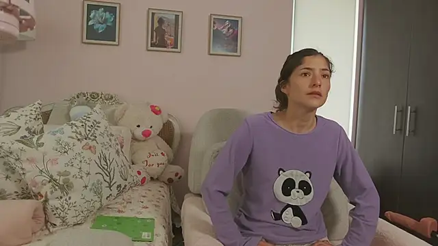 KittyAna online show from 10-27-25, 05:50