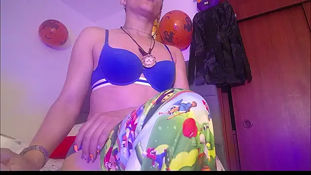 Snapshot of Yinn_Silver chatting on 10-20-25, 09:21 Yinn Silver online show from 10-20-25, 09:21