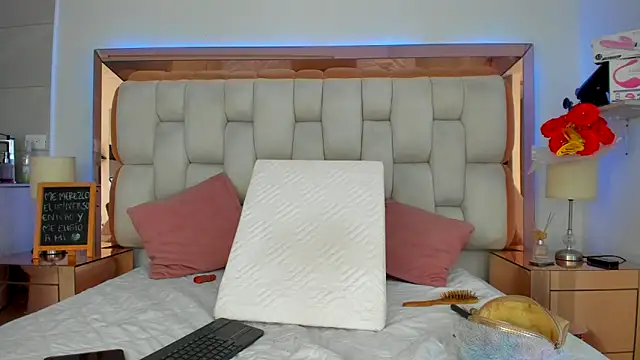 emilyparkerr01 online show from 10-23-25, 10:08