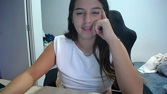 Snapshot of Contantin_helena chatting on 11-05-25, 05:02 Contantin helena online show from 11-05-25, 05:02