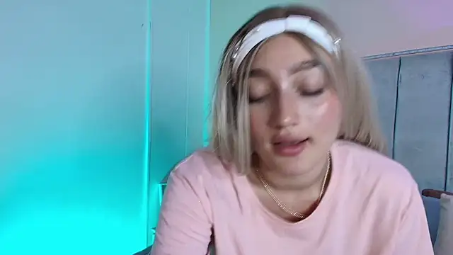 Snapshot of Giaa_Ross chatting on 01-09-25, 02:51 Giaa Ross online show from 01-09-25, 02:51