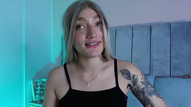Snapshot of Giaa_Ross chatting on 01-10-25, 02:55 Giaa Ross online show from 01-10-25, 02:55