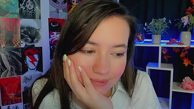 Lina Brownie online show from 12-13-24, 05:16