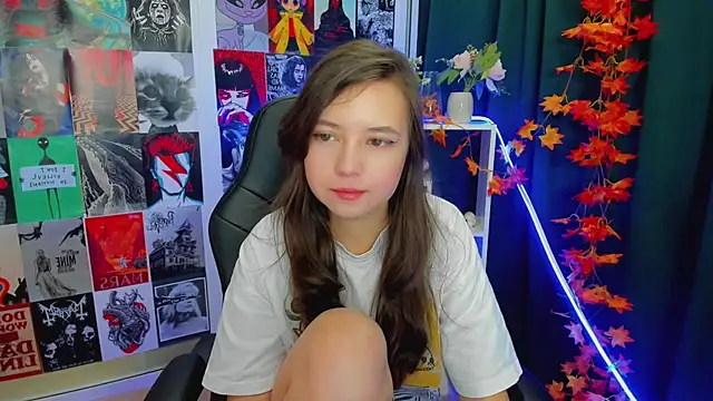 Lina Brownie online show from 12-20-24, 02:19