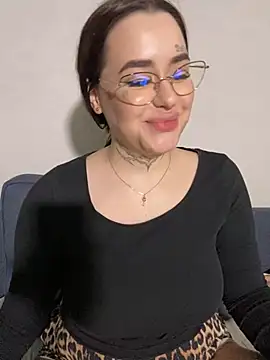 Snapshot of fuckdoll_18 chatting on 12-14-24, 04:31 fuckdoll 18 online show from 12-14-24, 04:31