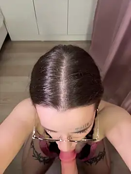 Snapshot of fuckdoll_18 chatting on 10-17-25, 08:39 fuckdoll 18 online show from 10-17-25, 08:39