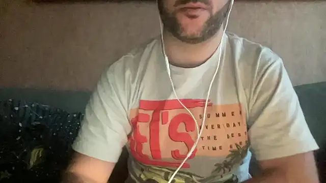 Snapshot of RedDante89 chatting on 12-13-24, 07:47 RedDante89 online show from 12-13-24, 07:47