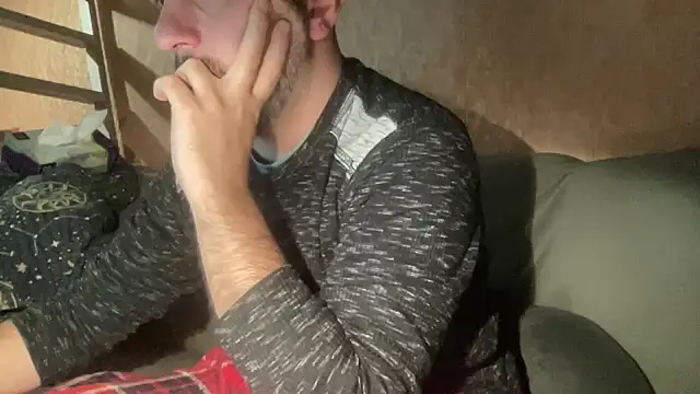 Snapshot of RedDante89 chatting on 12-18-24, 10:35 RedDante89 online show from 12-18-24, 10:35