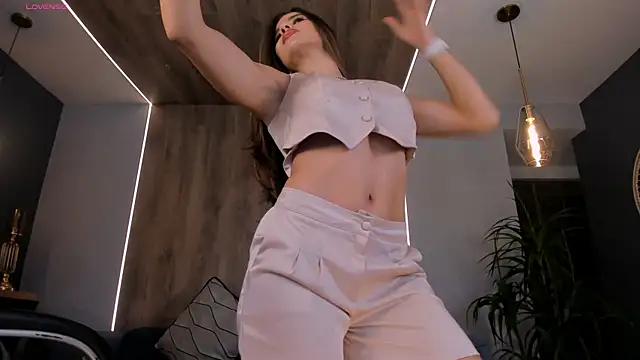 RoxanneHill  online show from 10-18-25, 11:33